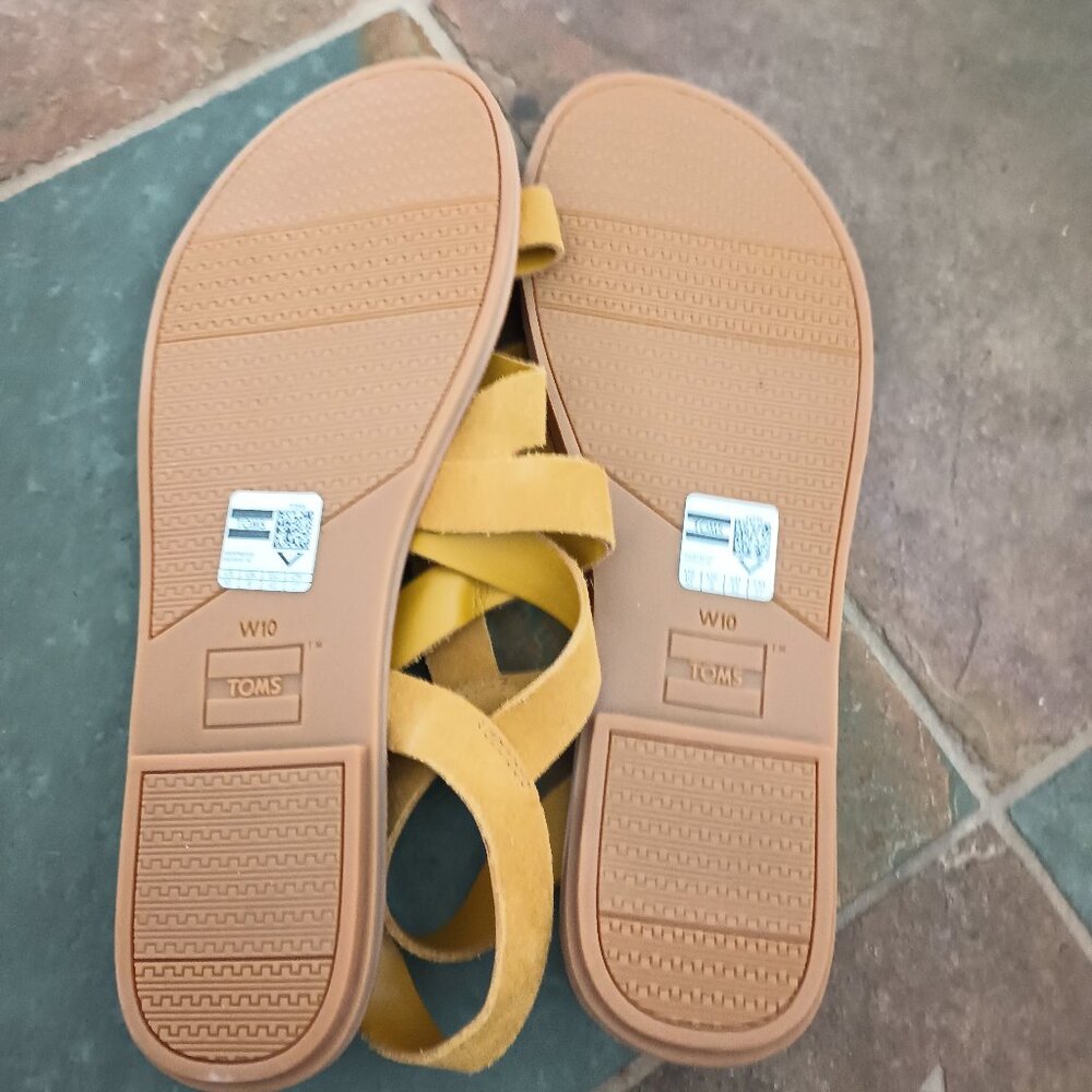 New Toms Flat Sandals - Picture 4 of 8